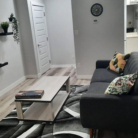 Carsonway Basement Suite 埃德蒙顿 外观 照片