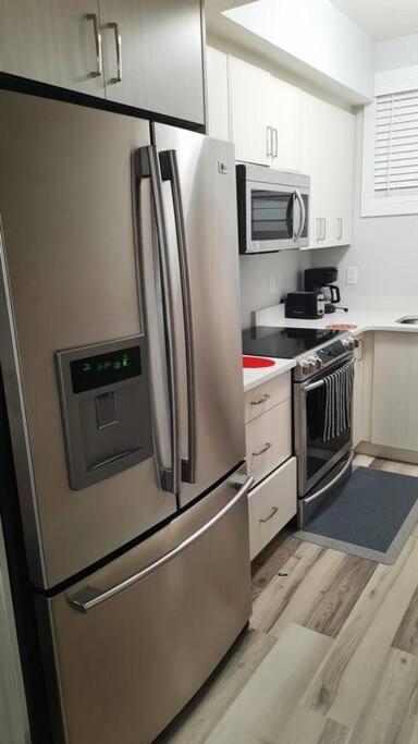 Carsonway Basement Suite 埃德蒙顿 外观 照片