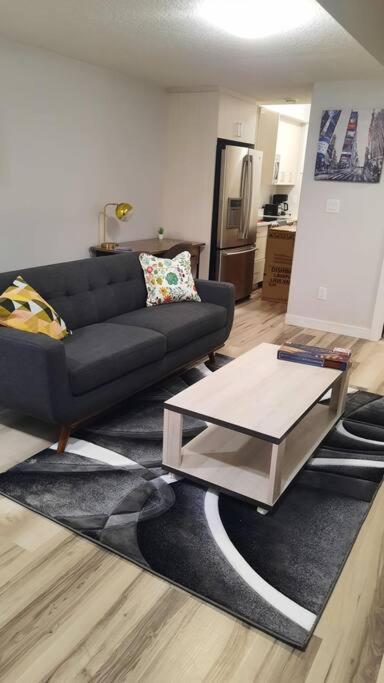 Carsonway Basement Suite 埃德蒙顿 外观 照片